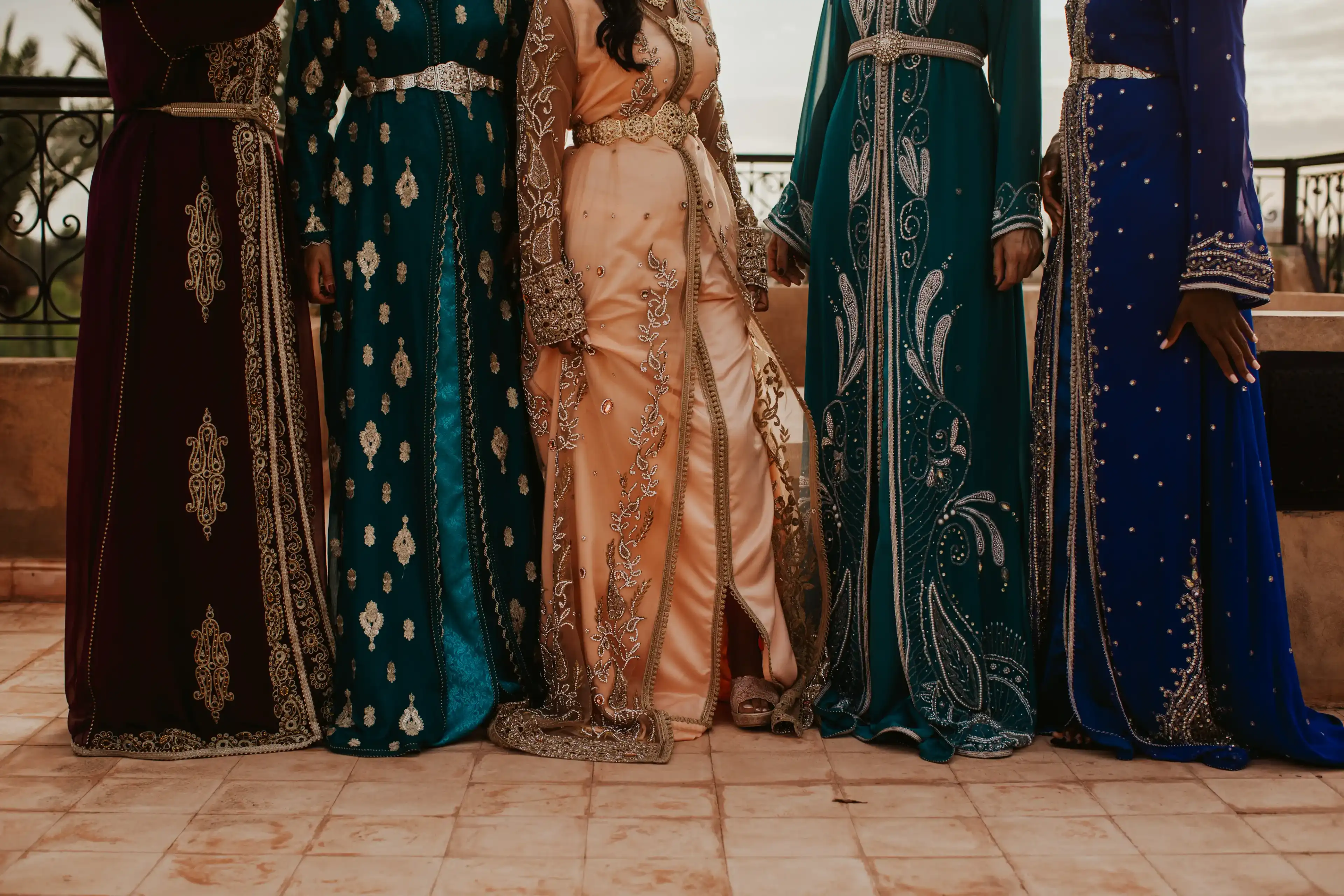 Bride and bridesmaids in traditional moroccan dresses