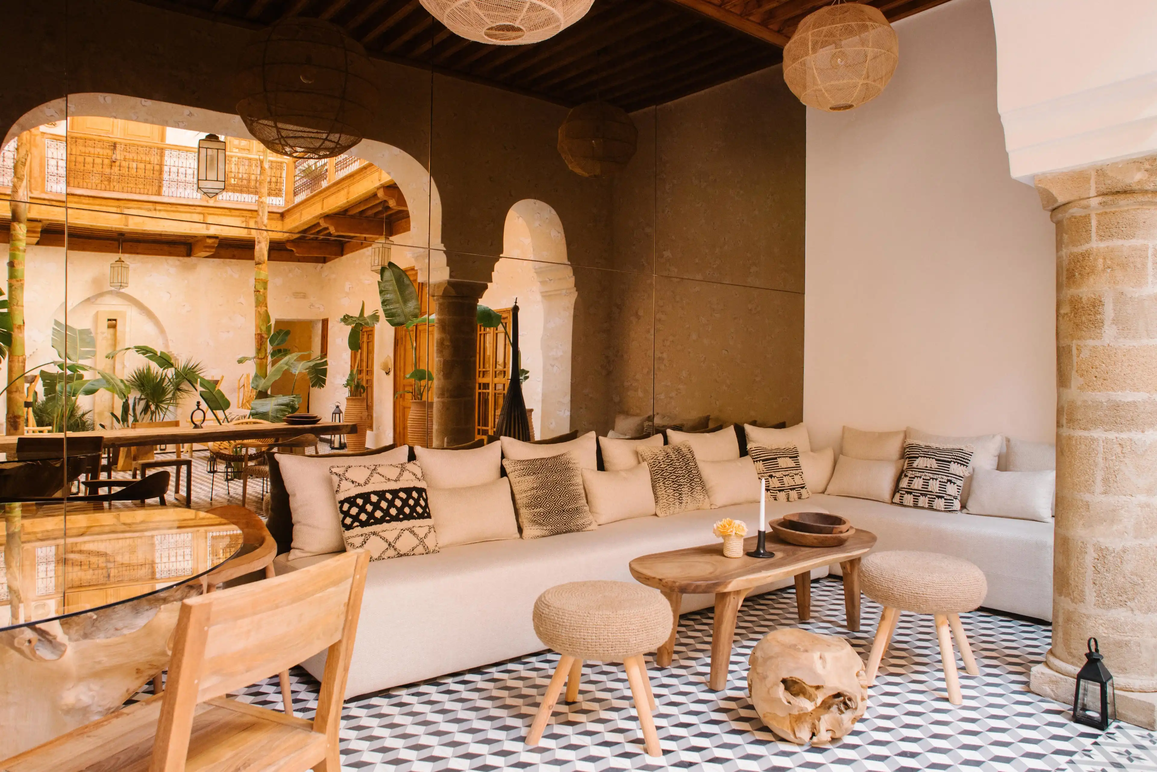 Living room and courtyard, Riad Le Pelerin