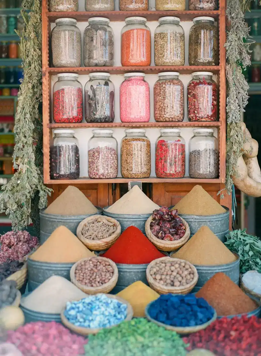Etal d'épices dans un souk de Marrakech